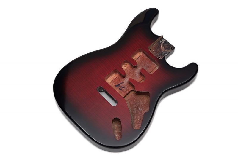 CUERPO STRATOCASTER DE FRESNO CON TAPA DE ARCE FLAMEADO ROJO SUNBURST