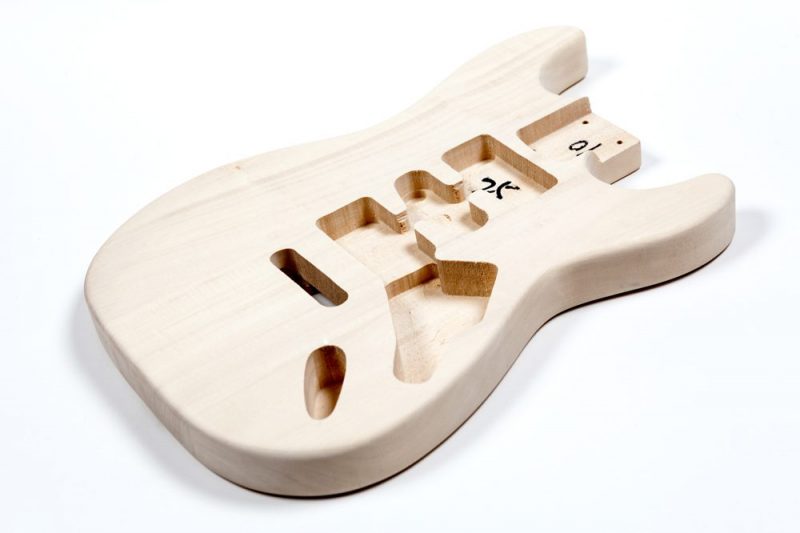 CUERPO STRATOCASTER DE PAULOWNIA