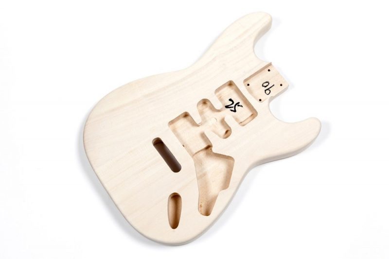 CUERPO STRATOCASTER DE PAULOWNIA