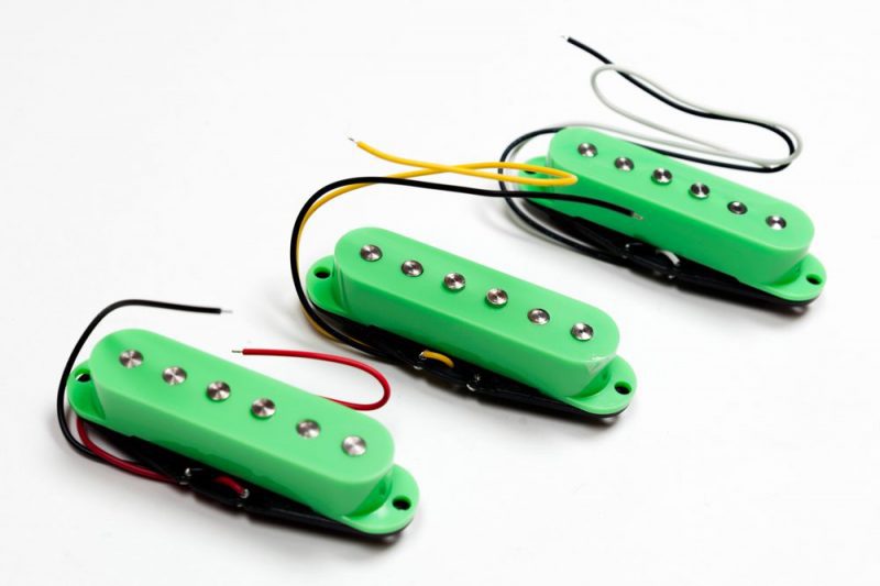 PASTILLAS ARTEC SINGLE COIL CON POLOS ESCALONADOS VERDES