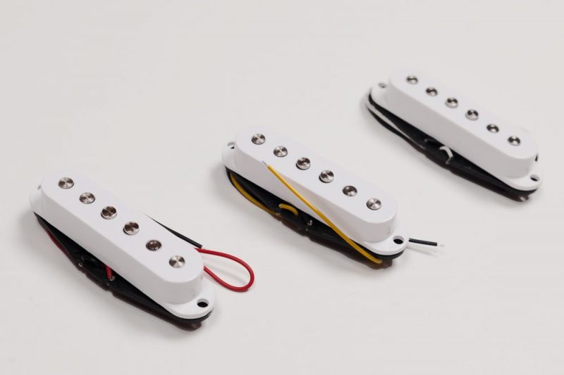 WHITE ARTEC STAGGERED POLES SINGLE COIL PICKUPS