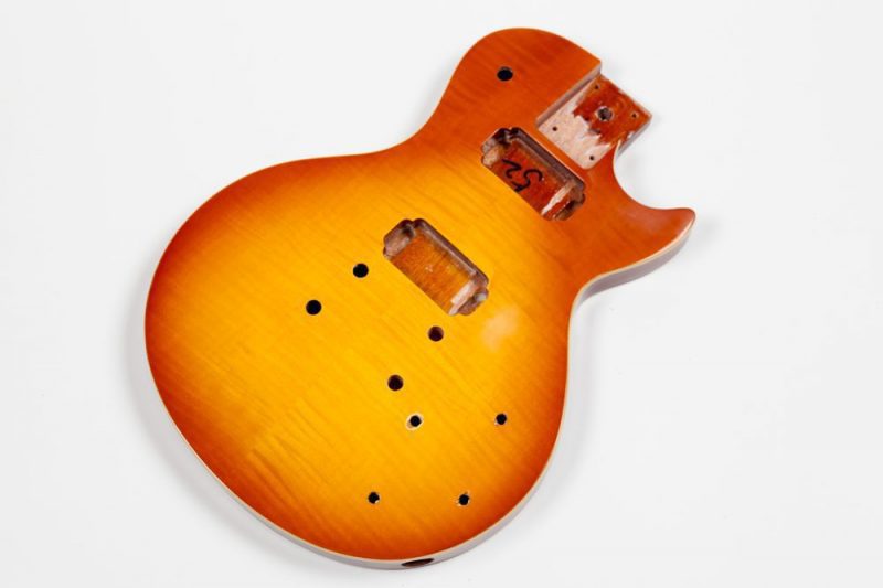 CUERPO LES PAUL DE CAOBA CON TAPA DE ARCE FLAMEADO MIEL SUNBURST