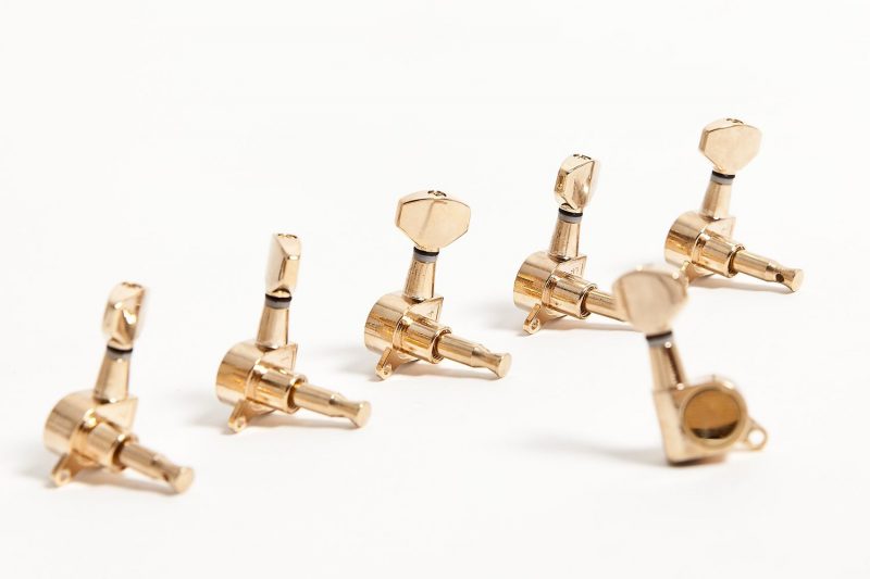 CLAVIJAS MH 04 DORADAS