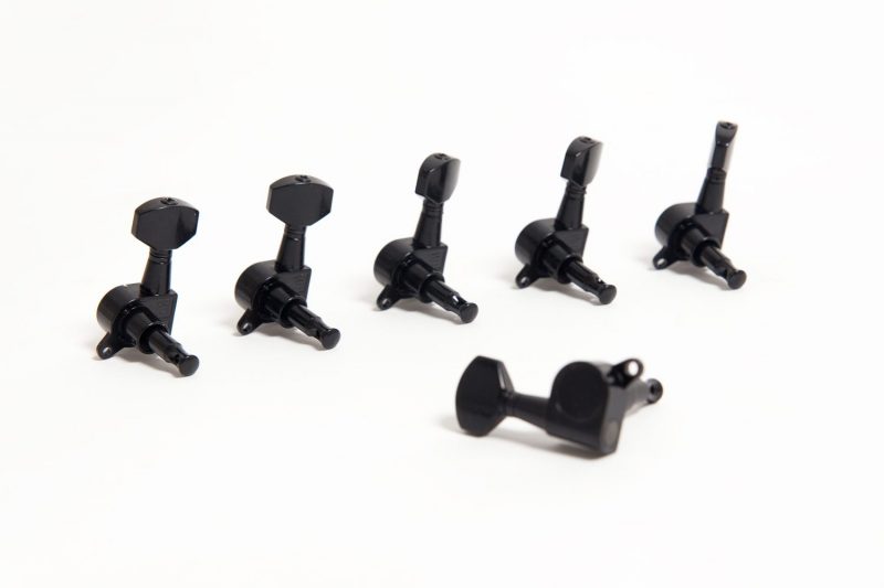 CLAVIJAS MH 04 NEGRAS