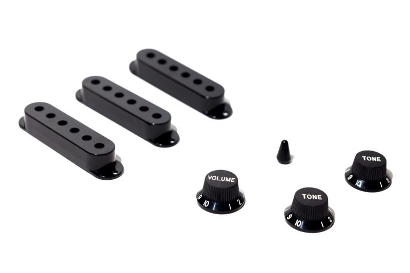 BLACK TIP, KNOBS AND SINGLE COIL COVERS SET