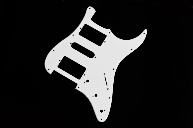 PICKGUARD STRATOCASTER HSH BLANCO 1 CAPA