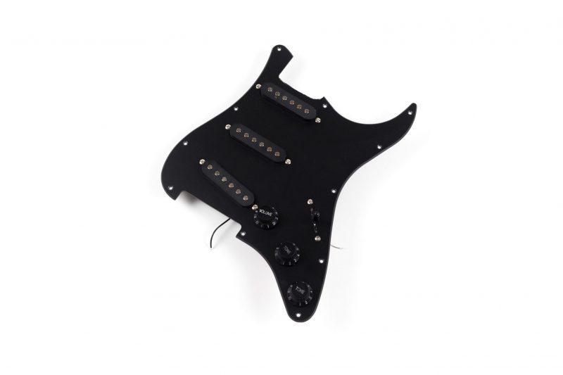 PICKGUARD STRATOCASTER SSS NEGRO 1 CAPA COMPLETO