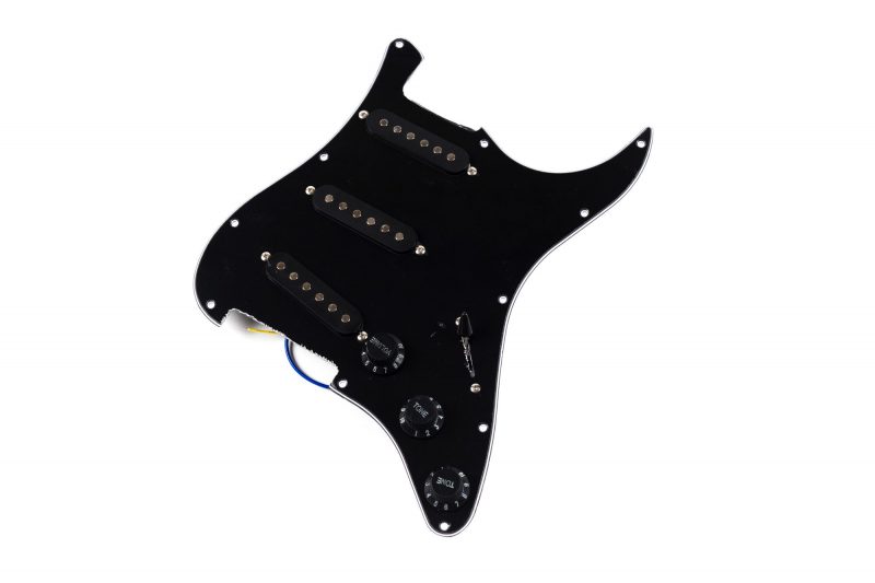 PICKGUARD STRATOCASTER SSS NEGRO 3 CAPAS COMPLETO