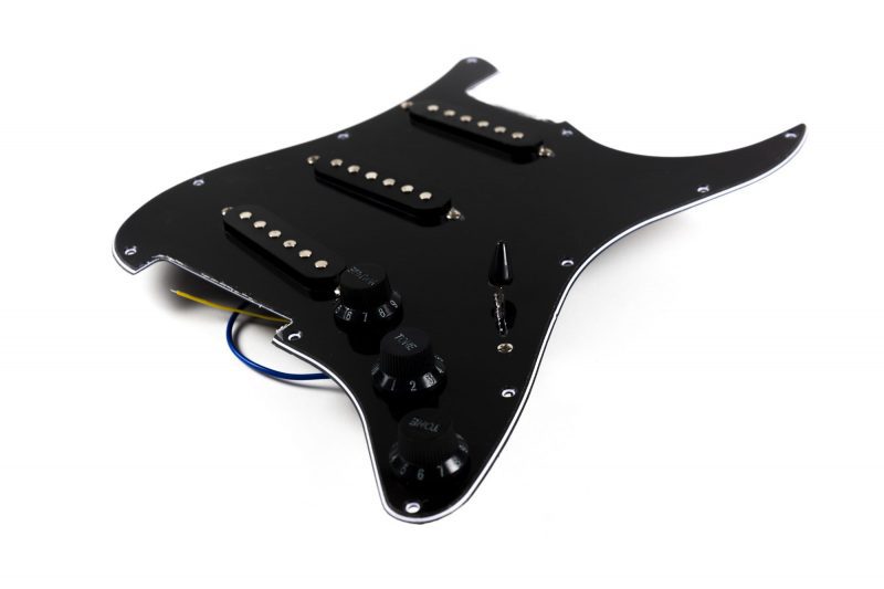 PICKGUARD STRATOCASTER SSS NEGRO 3 CAPAS COMPLETO