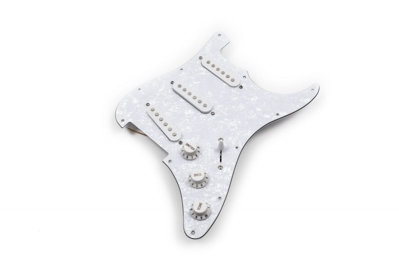PICKGUARD STRATOCASTER SSS BLANCO PERLADO COMPLETO