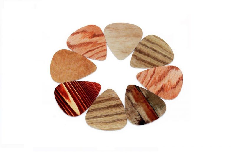 WOOD IMITATION GUITAR PICKS