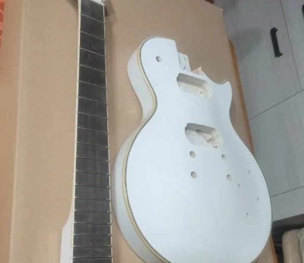 WHITE MAHOGANY LES PAUL GUITAR KIT